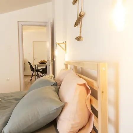 Balabanov White Apartment Warna