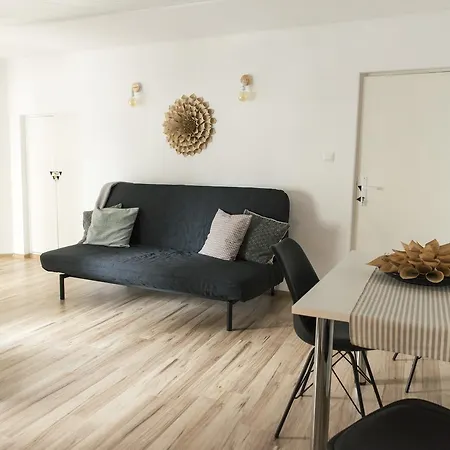 Apartment Balabanov White Warna