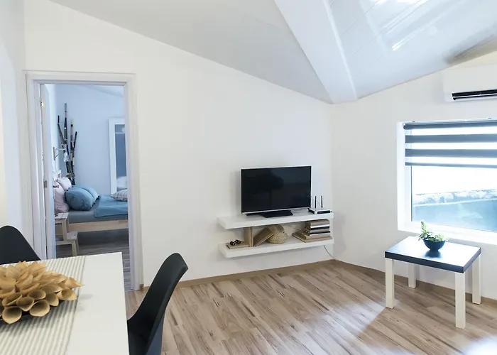 Balabanov White * Βάρνα