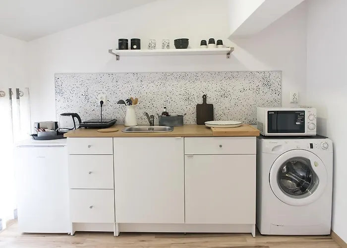 Balabanov White * Βάρνα